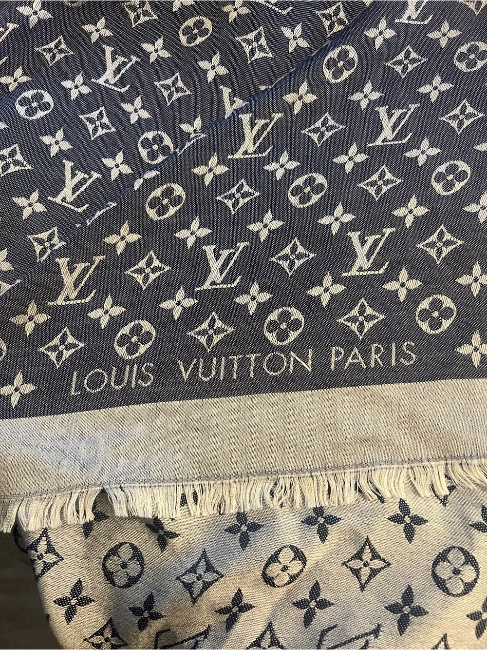 Louis Vuitton Monogram Denim Shaw - Picture 3 of 6